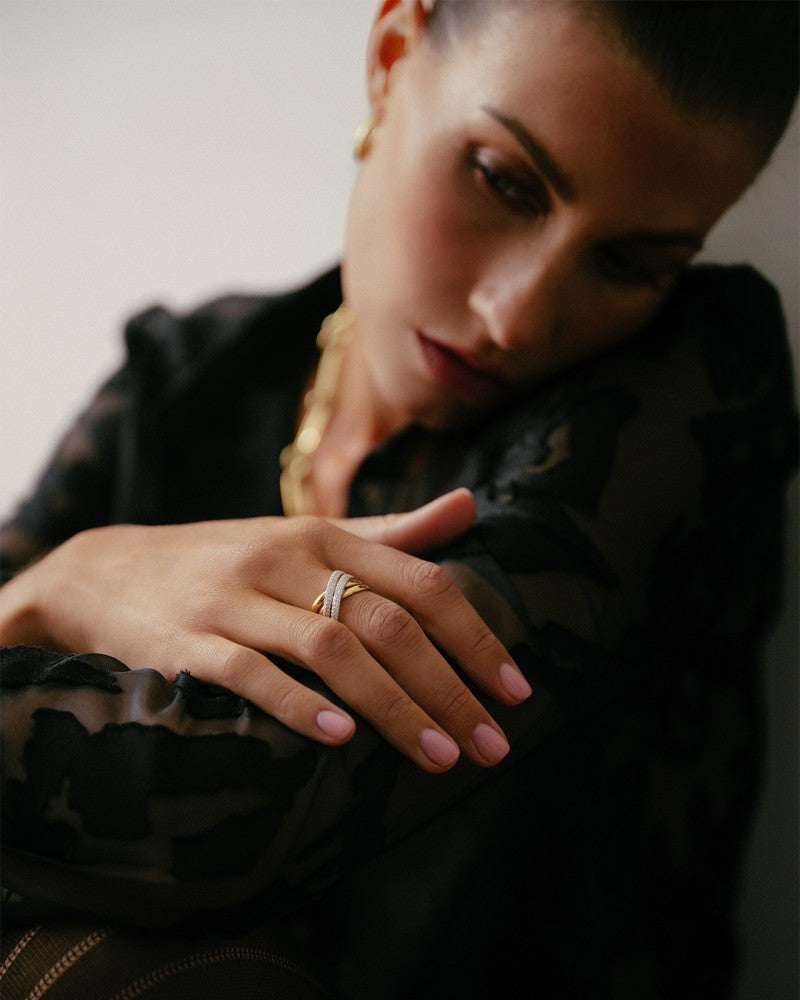Besonderer Gelbgold-Crossover-Ring mit Diamanten – 14 Karat
