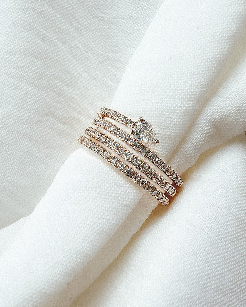 Atemberaubender Gelbgold-Diamantring mit einzigartigem Design und birnenförmigem Diamant 0,98 Karat.
