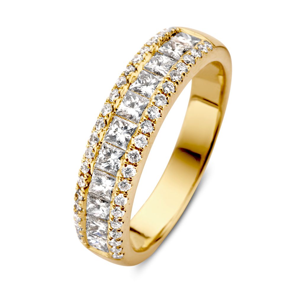 Ring aus Gelbgold mit Princess geschliffenen Diamanten, insgesamt 1,19 ct, in schmaler Form