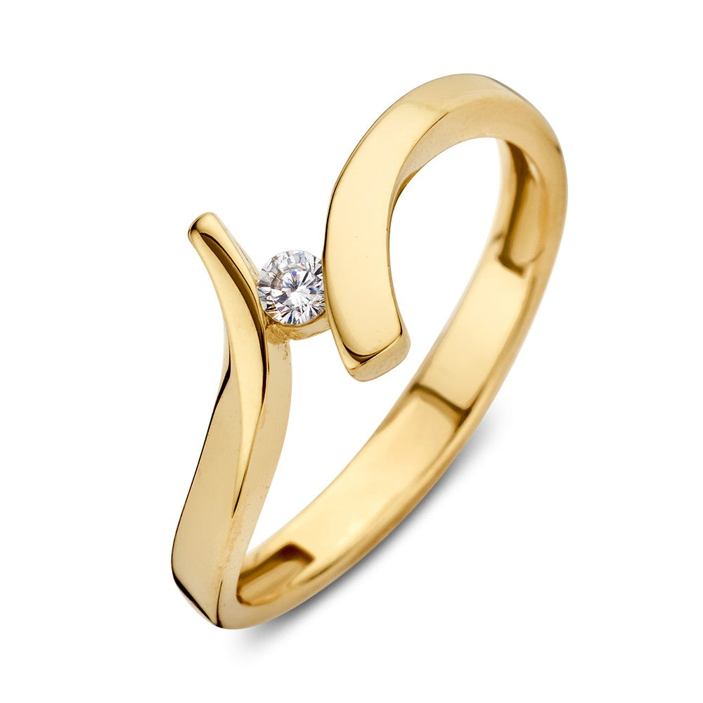 Gelbgoldene Slagring mit Zirkonia, geschwungene Form und glänzender Oberfläche
