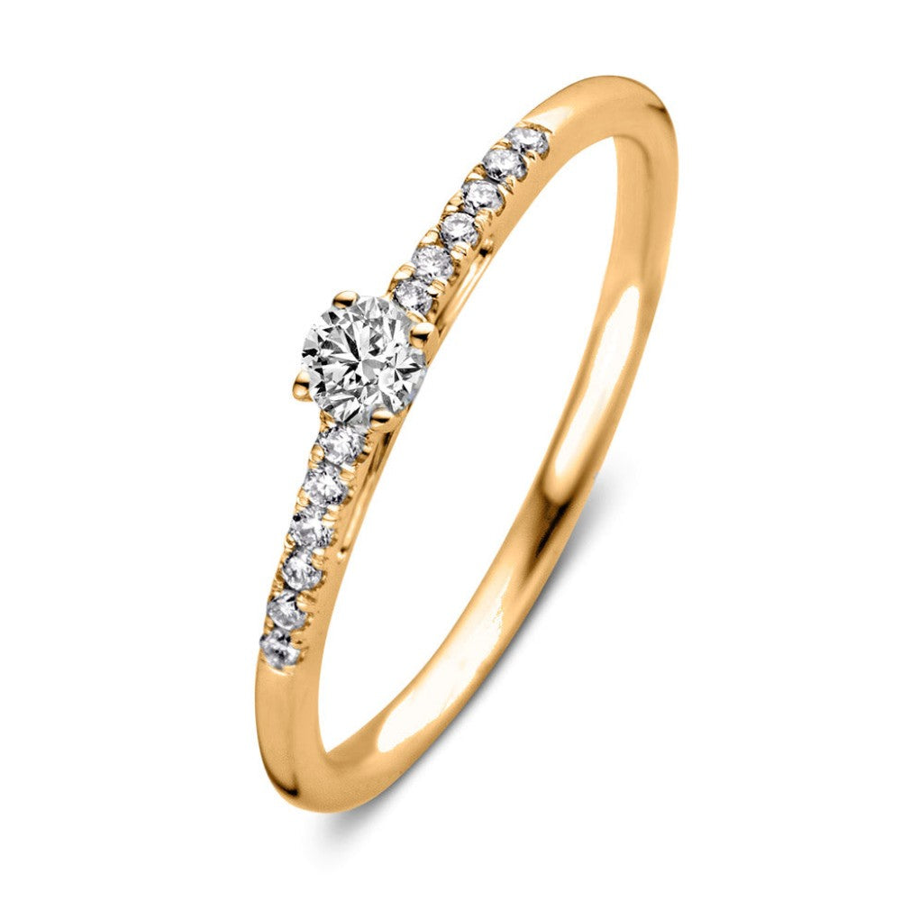 Ring aus Gelbgold mit einem zentralen Diamanten und kleinen, funkelnden Steinen entlang des Rings