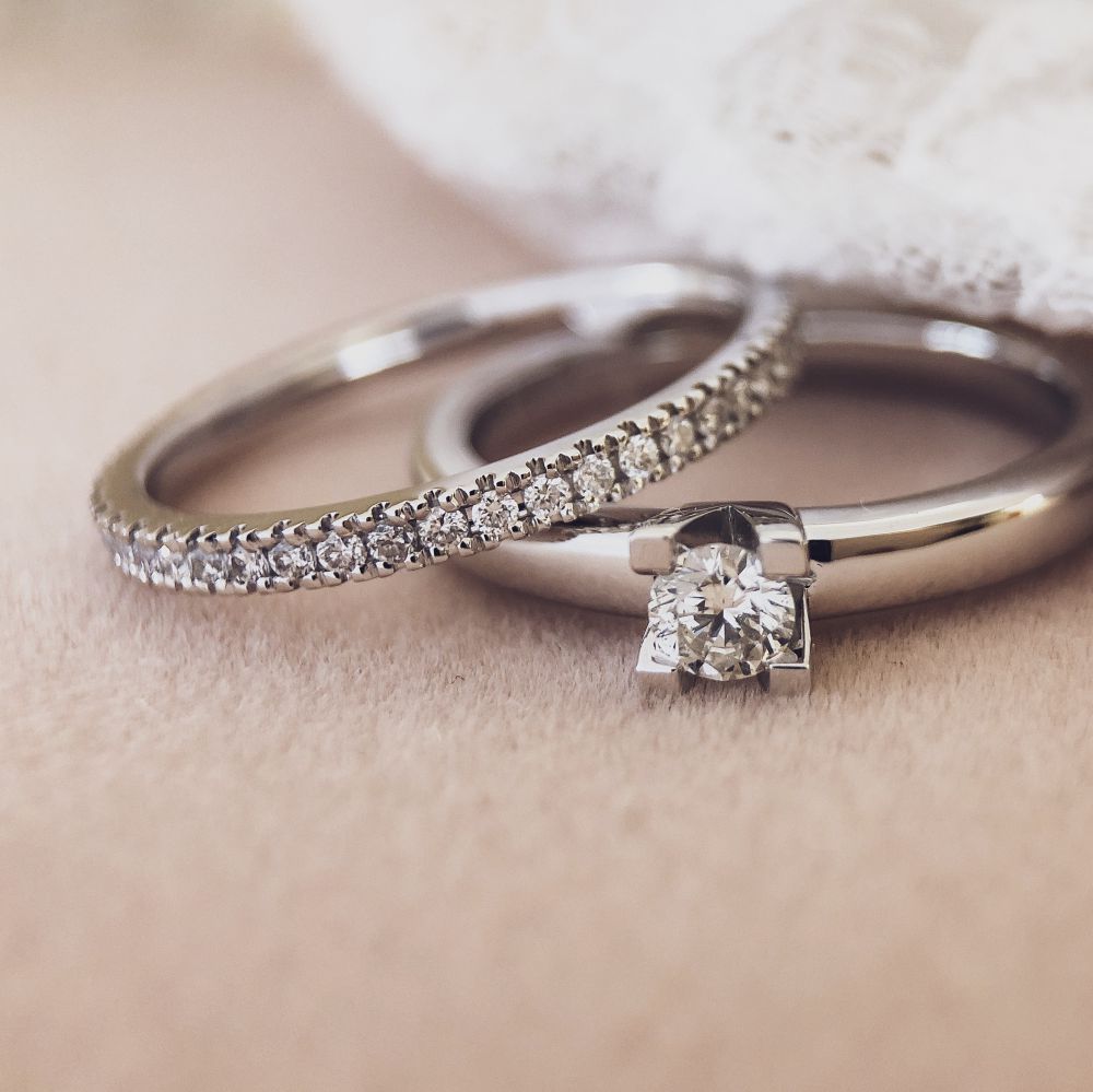 Weißgoldring mit umlaufend gefassten Diamanten 0.33 ct. (umlaufend)