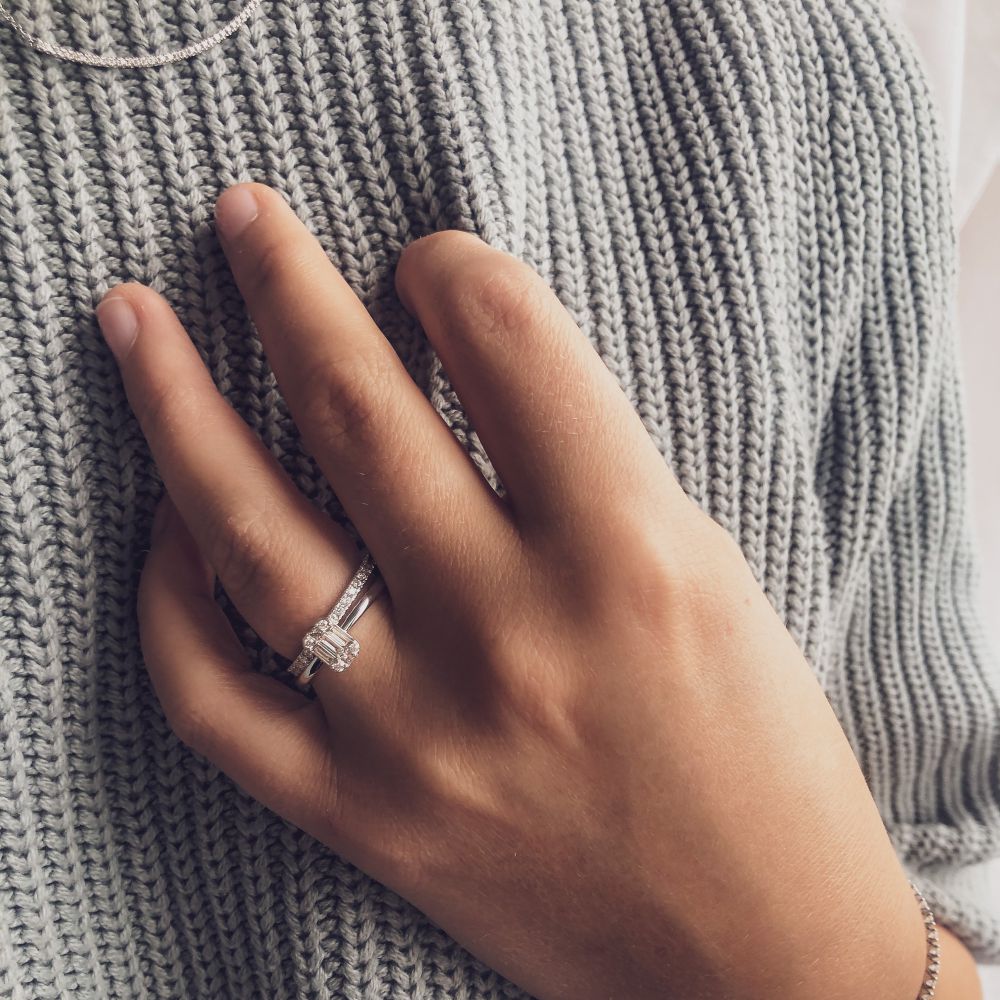 Weißgoldring mit umlaufend gefassten Diamanten 0.33 ct. (umlaufend)