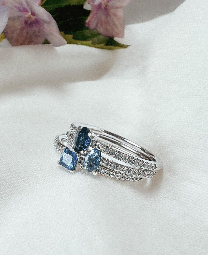 14 Karat Weißgoldring mit Saphir im Princess-Schliff und 0,10 Karat Diamanten