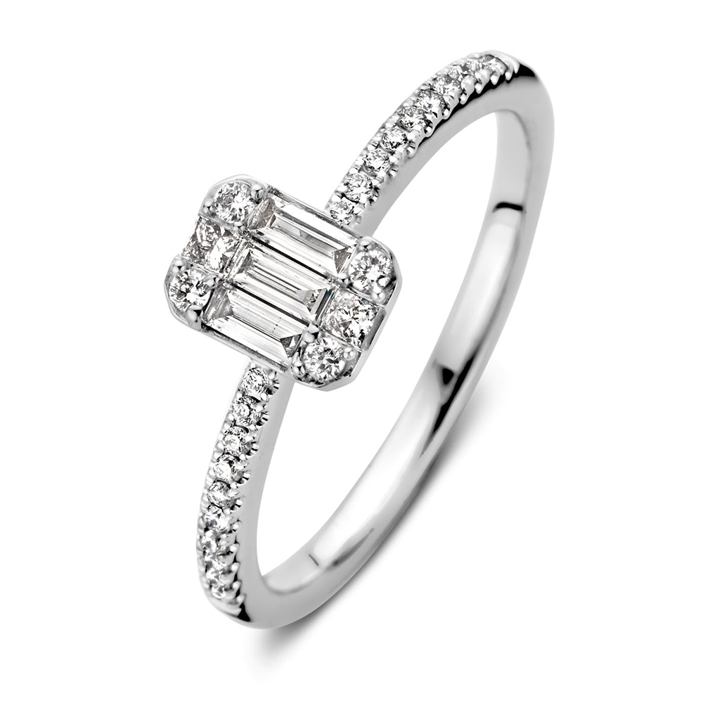 Ring aus Weißgold in Emerald-Form mit Baguette-Diamanten und kleinen Runddiamanten