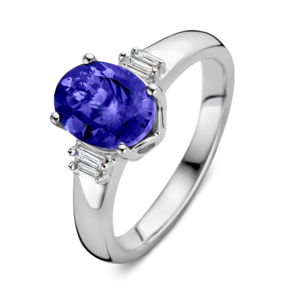 Ring aus Weißgold mit ovalem, lila Tanzanit und zwei kleinen Diamanten an den Seiten