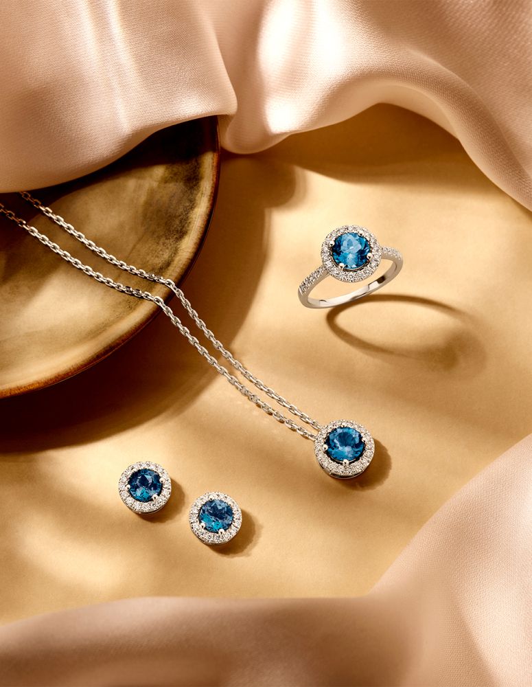 Eleganter Weißgoldring mit 1,52 Karat London Blue Topas und 0,40 Karat Diamanten