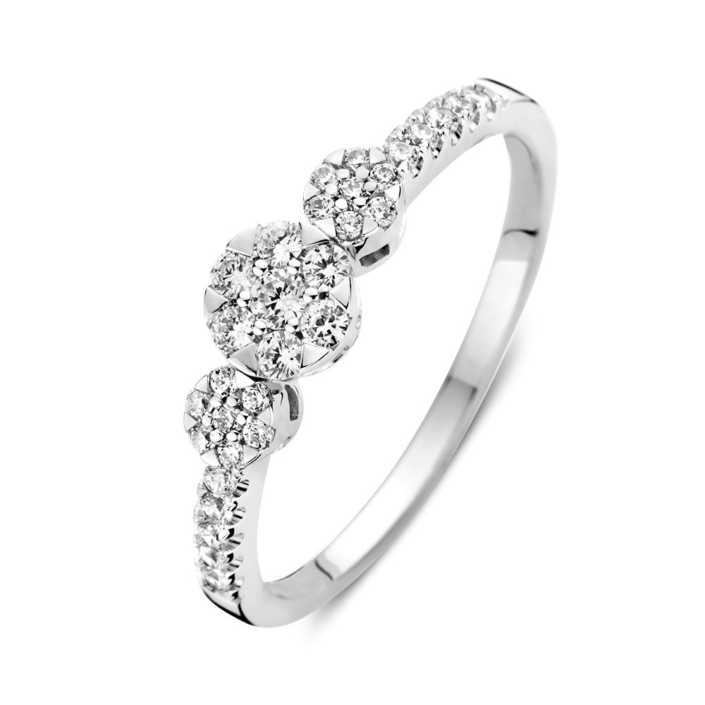Dreisteinring aus Weißgold mit Zirkonia und seitlichen Steinen
