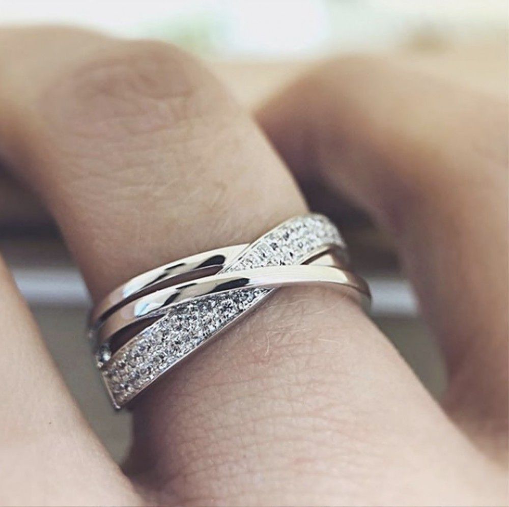 Eleganter Weißgoldring mit strahlenden Zirkonia für einen zeitlosen Look