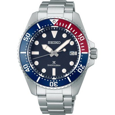 Taucheruhr mit blauem Zifferblatt, roter und blauer Lünette, Edelstahl-Gehäuse und -Armband.