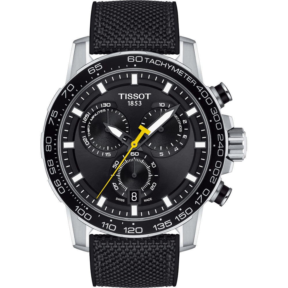 Chronograph mit schwarzem Zifferblatt, silbernem Gehäuse und schwarzem Mesh-Armband
