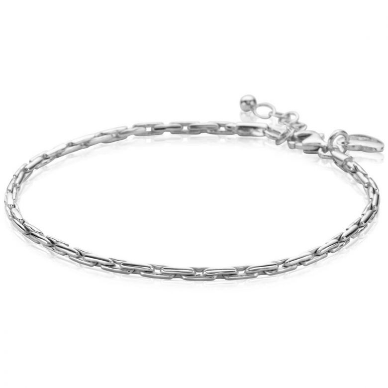 De Zinzi Armband zilver ZIA2648 (18-21cm) van Zinzi heeft een slanke, gepolijste afwerking en verstelbare sluiting, elegant weergegeven op een witte achtergrond.