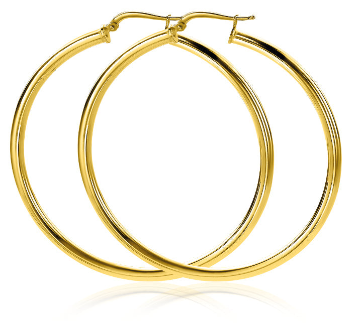Große, goldplattierte Creolen mit glänzender Oberfläche und einfachem Design