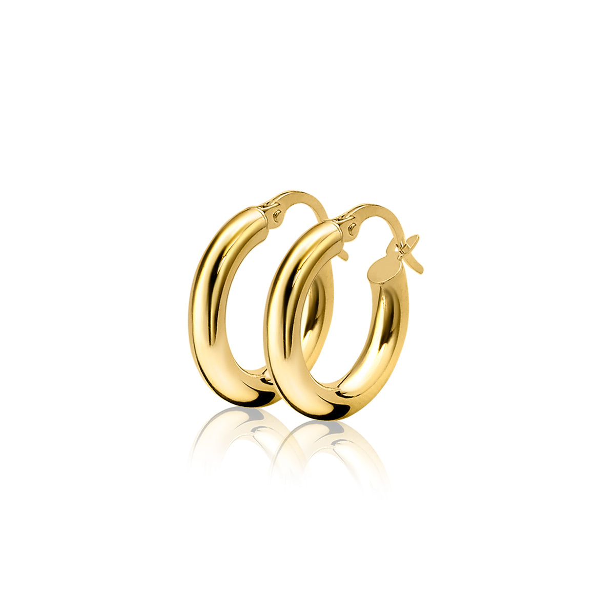 Goldene Creolen mit glänzender Oberfläche und einem einfachen, geschlossenen Design