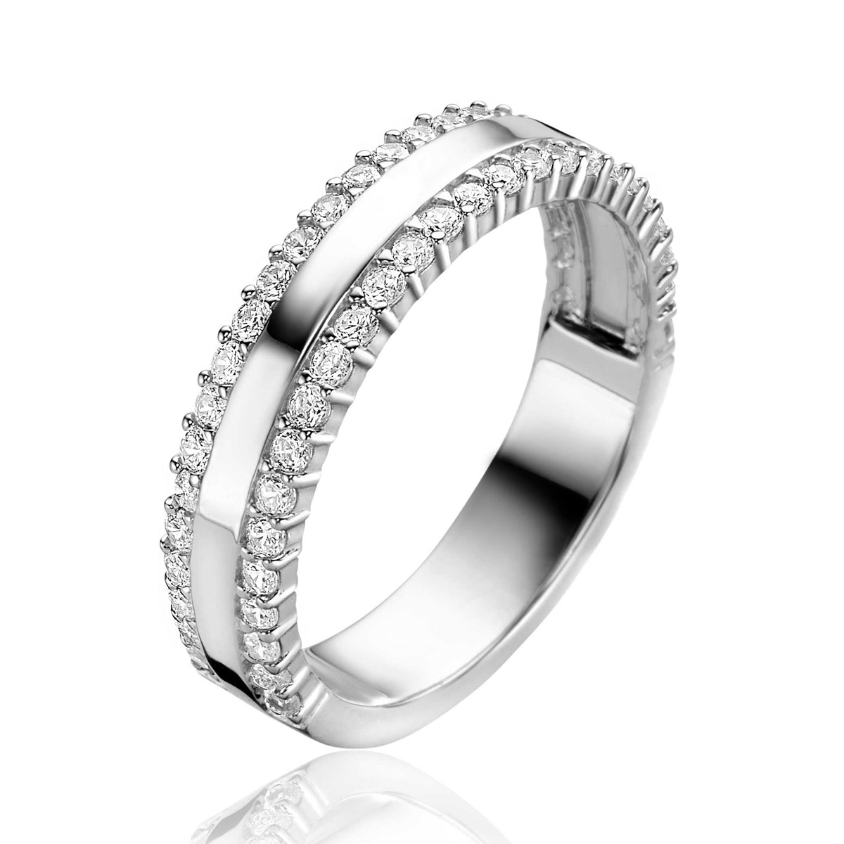 Ring aus Silber mit funkelnden Zirkonia-Steinen und glatter, polierter Oberfläche