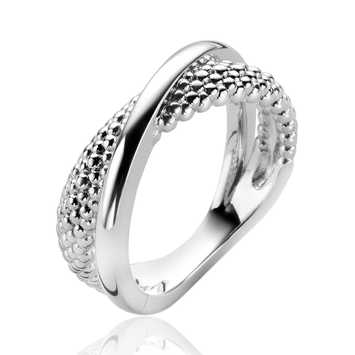 Ring aus Silber mit strukturiertem Design und glänzender Oberfläche