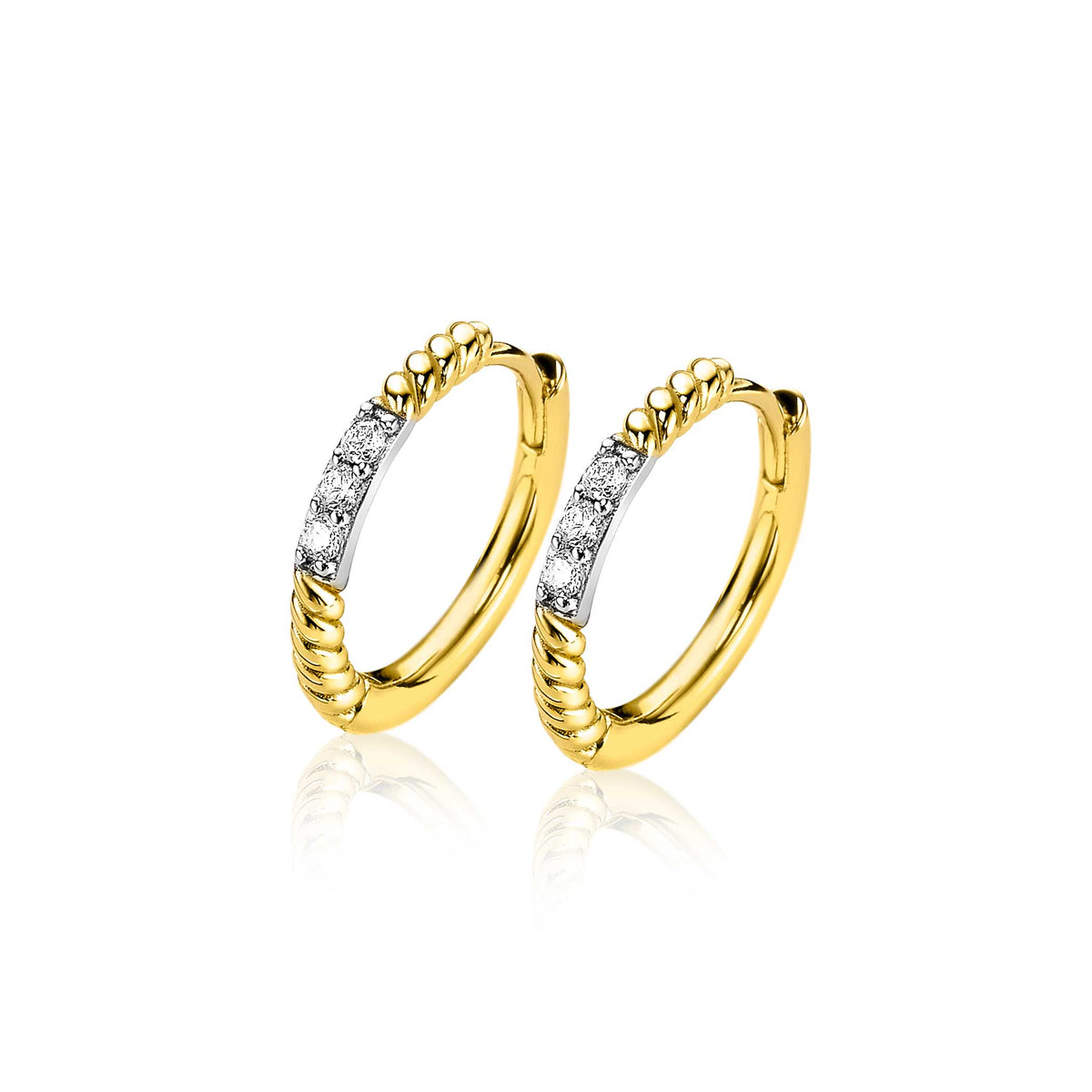 Goldplattierte Ohrringe mit drei klaren Edelsteinen und gedrehtem Design