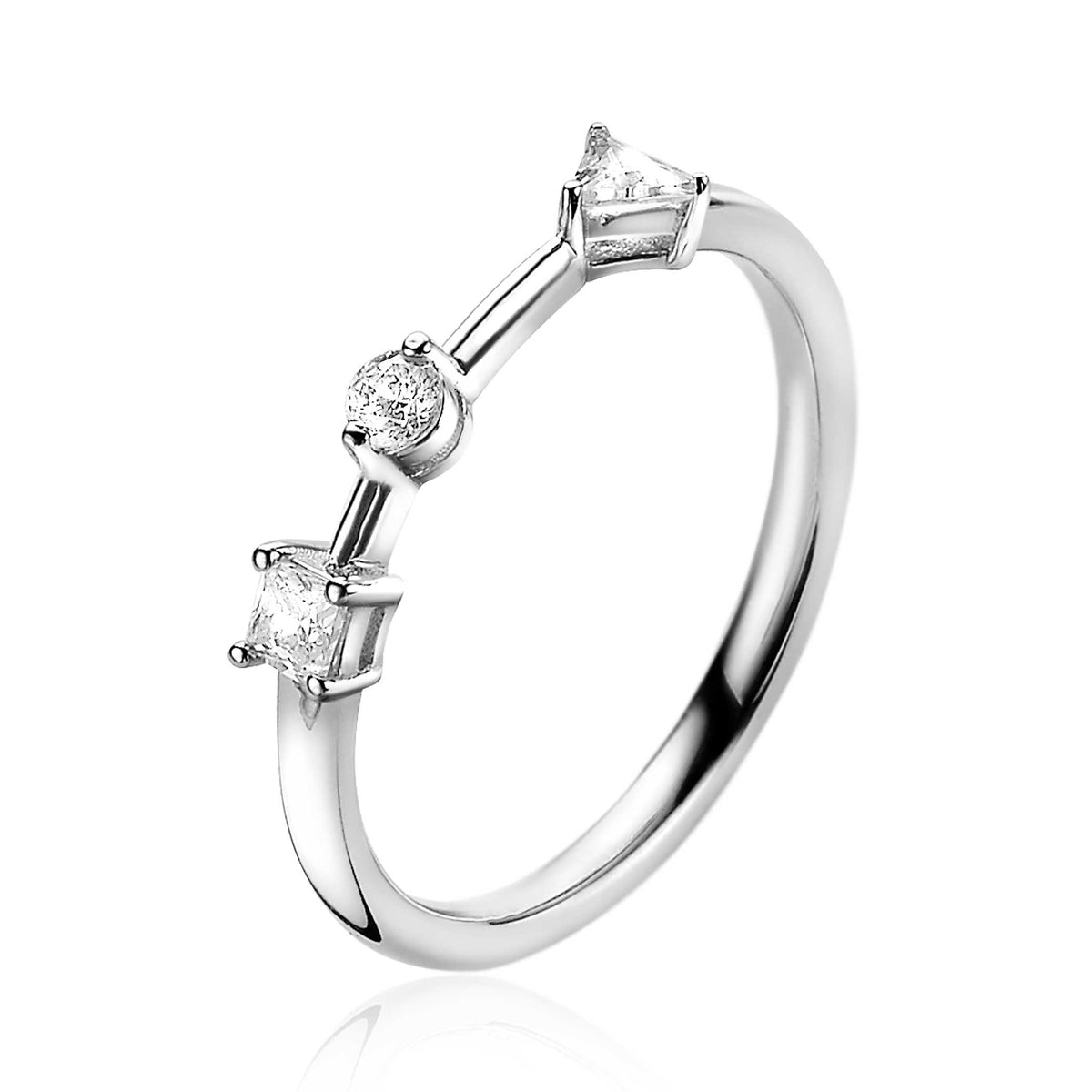 Ring aus Silber mit drei Zirkonia, zwei in dreieckiger und einer in runder Form