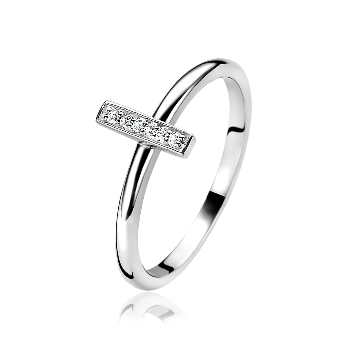 Ring aus Silber mit schmalem, horizontalem Element und fünf kleinen, funkelnden Zirkonia.