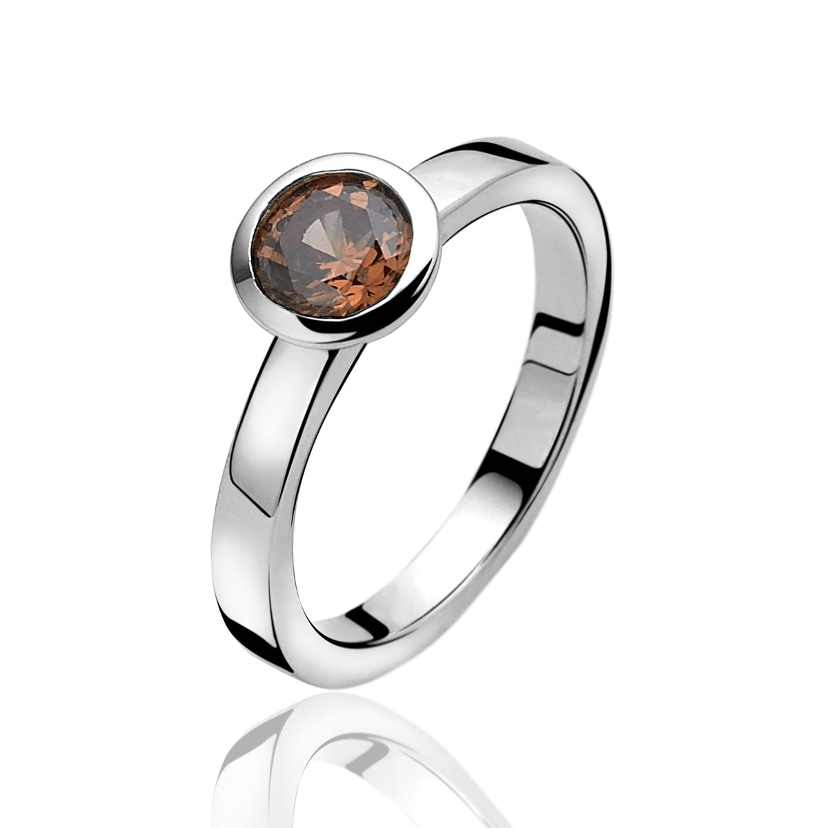 Ring aus Silber mit rundem, braunem Edelstein in der Fassung