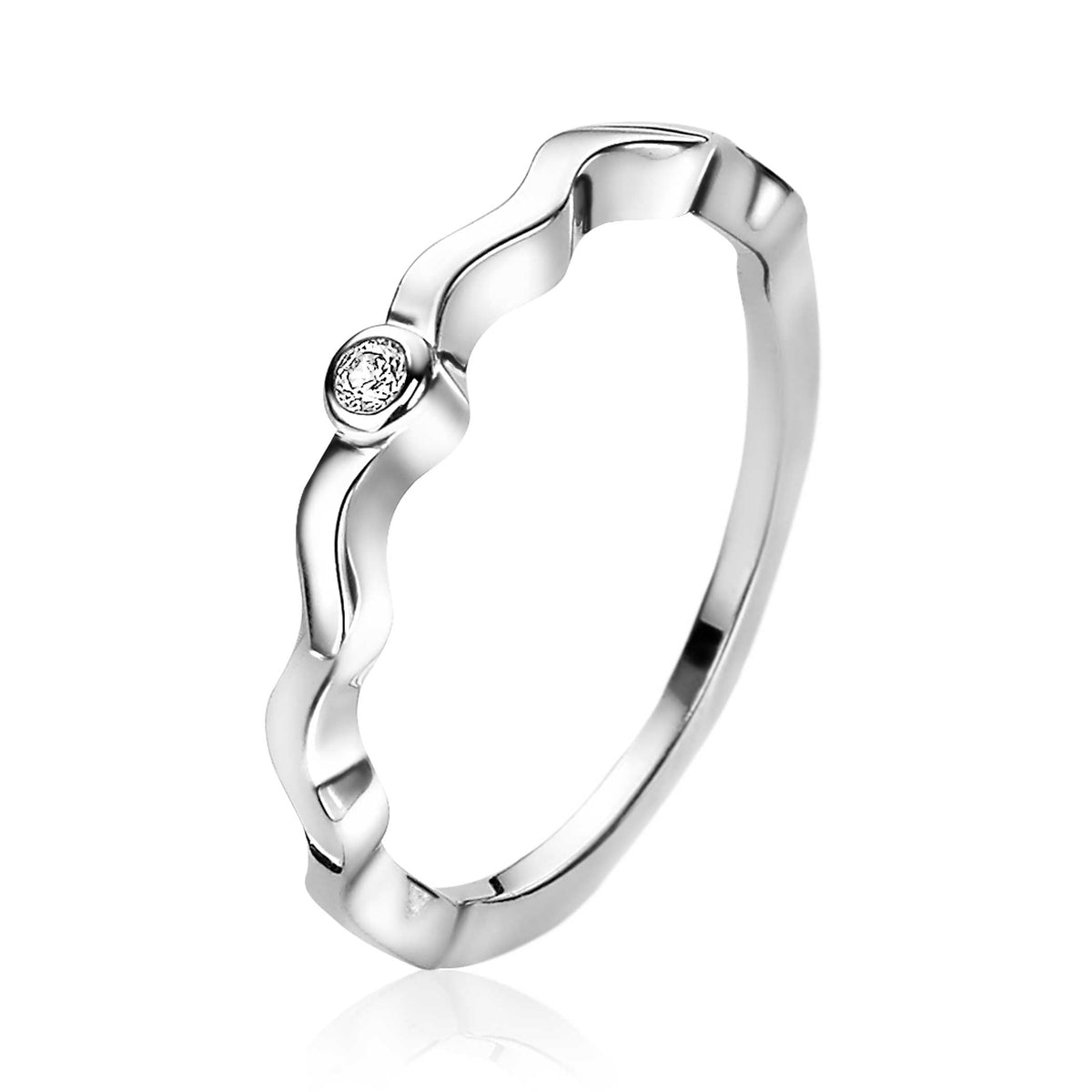Ring aus Silber mit gewelltem Design und einem kleinen, klaren Edelstein.