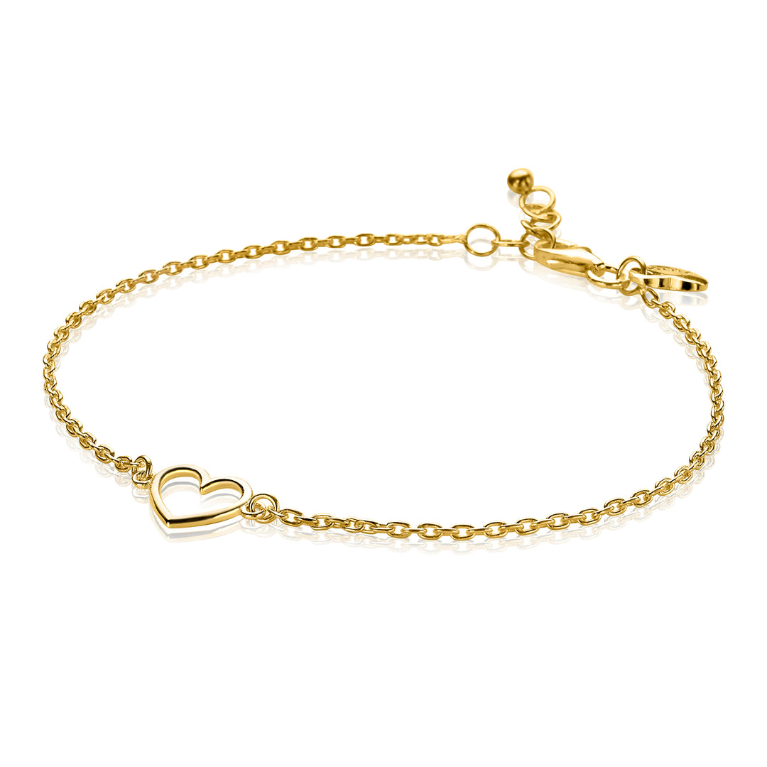 De Zinzi Armband Gold Plated Zia1420 G heeft een delicate, dunne ketting met een klein open hart bedeltje en verstelbare sluiting, plus een korte bungelende ketting voor de maat. Deze vergulde armband op een witte achtergrond straalt elegantie en eenvoud uit.