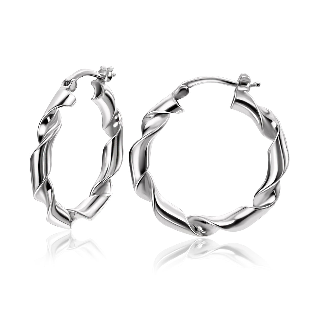 Ohrringe aus Silber mit gedrehtem Design und glänzender Oberfläche