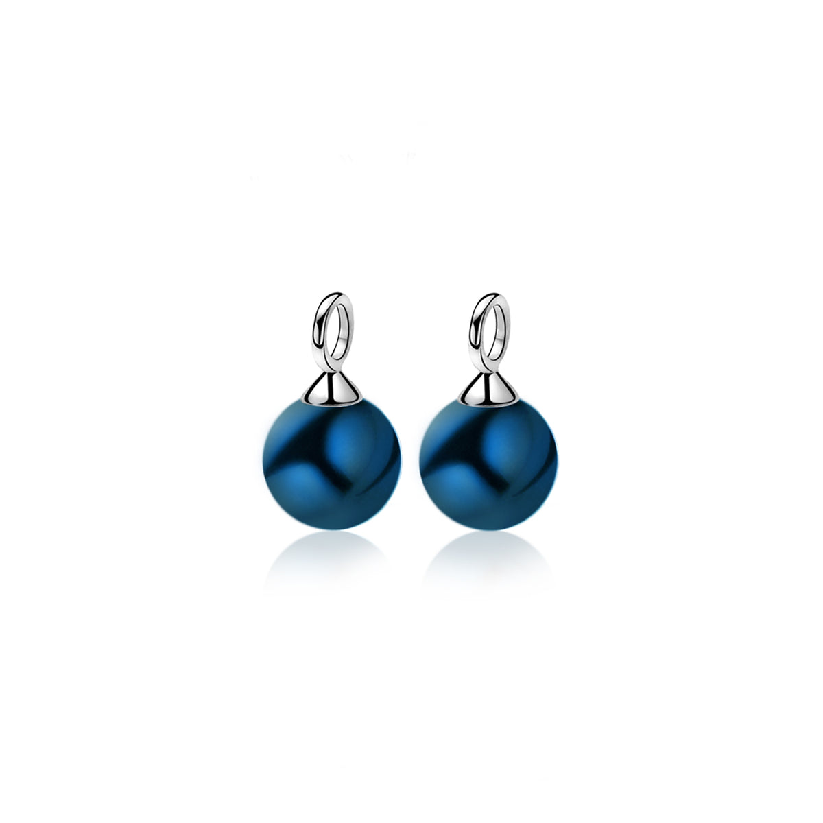 Ohrringe aus Silber mit blauen, matten Kugeln und glänzenden Details