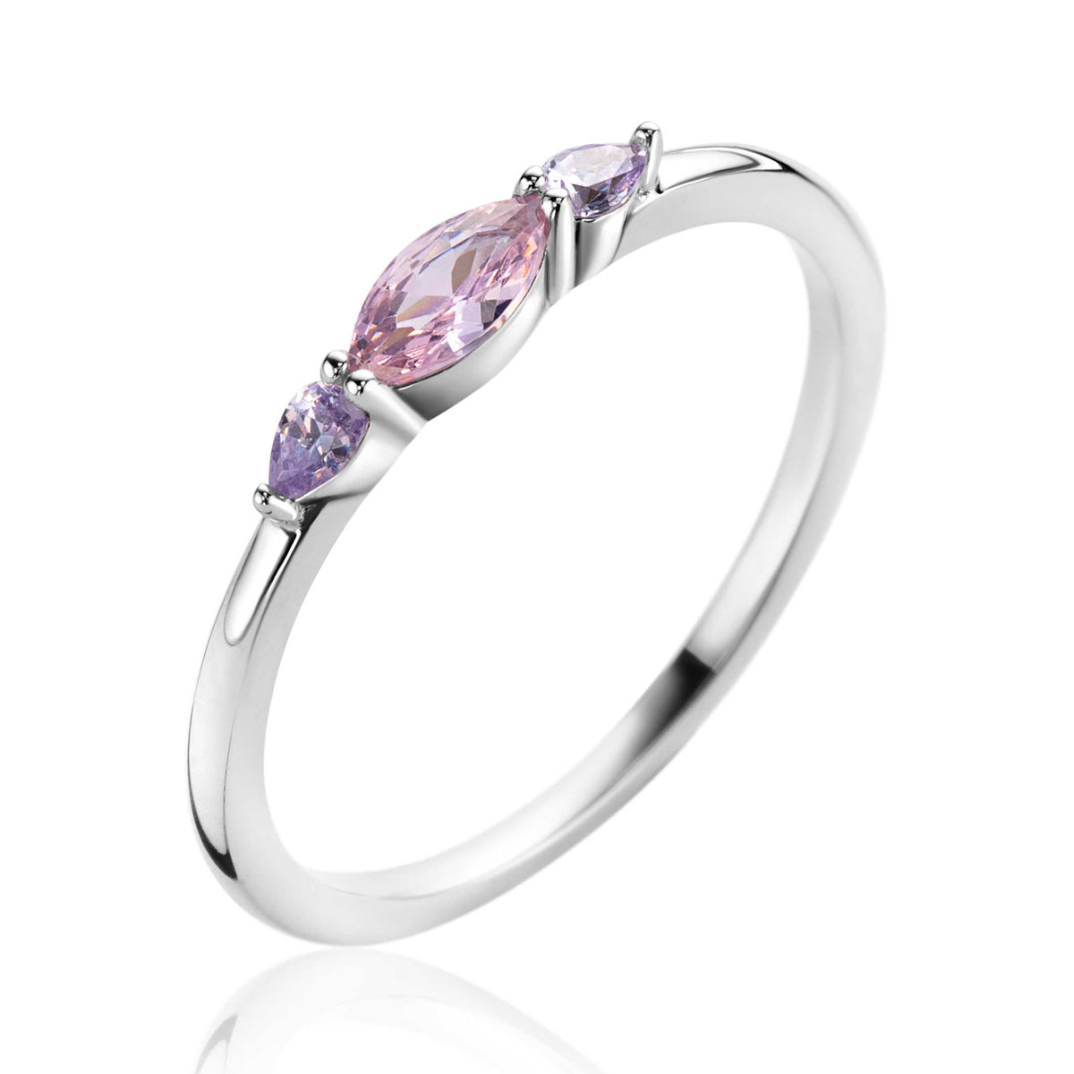 Ring aus Silber mit einem ovalen und zwei tropfenförmigen, lila Edelsteinen
