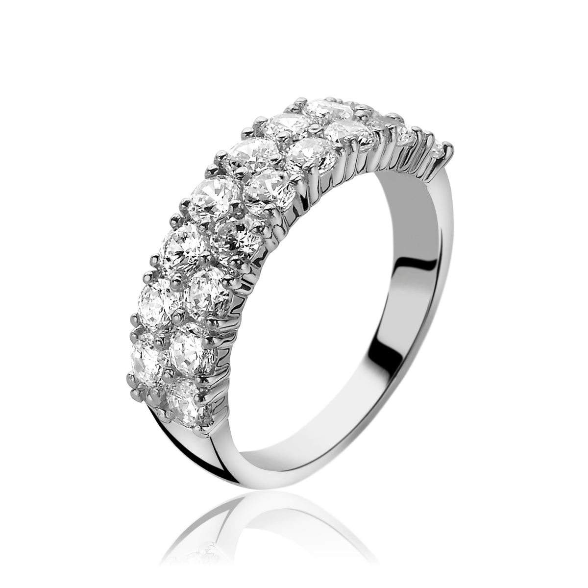 Ring aus Silber mit mehreren klaren Zirkonia-Steinen in einer eleganten Anordnung