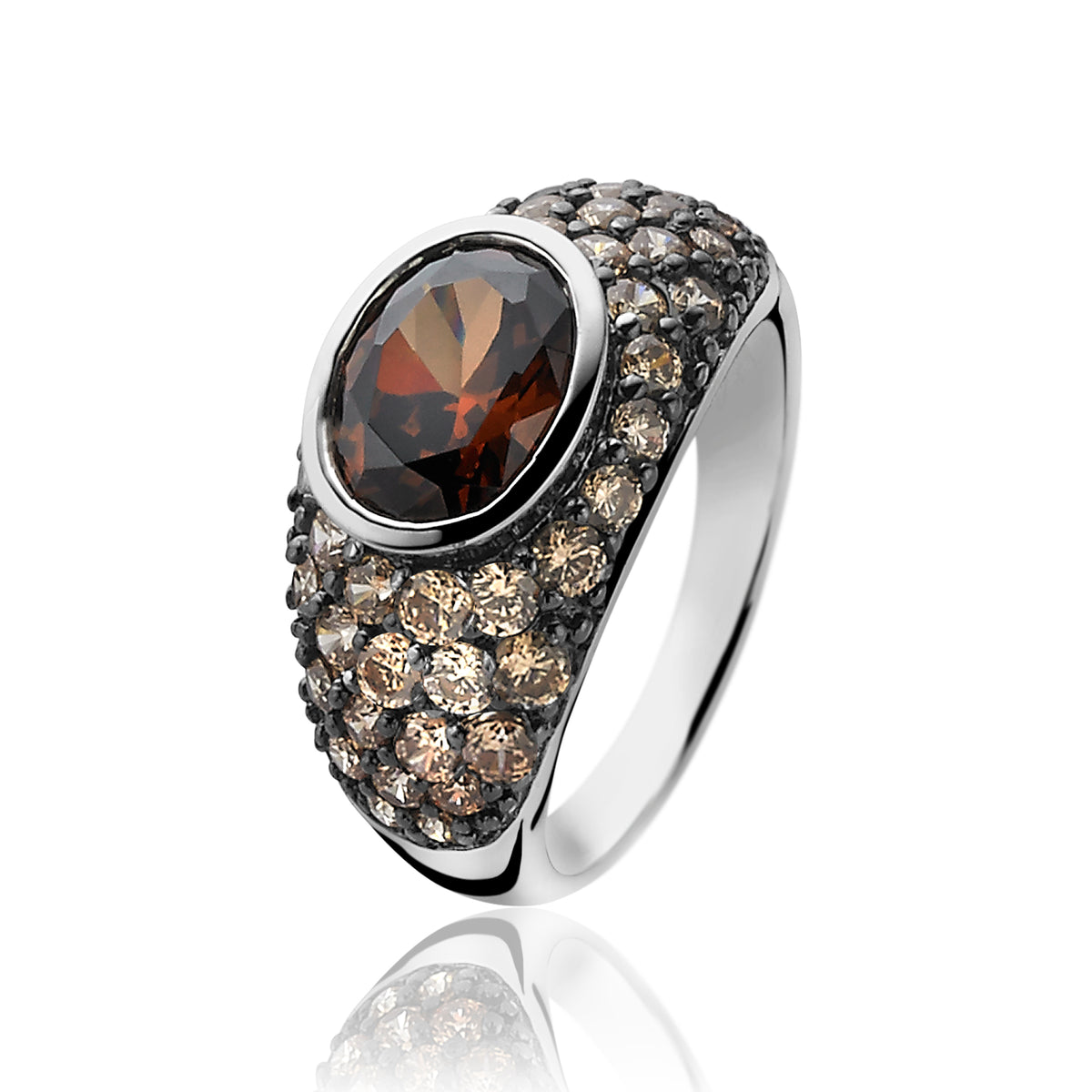 Ring aus Silber mit braunem Edelstein und funkelnden, hellbraunen Zirkonia