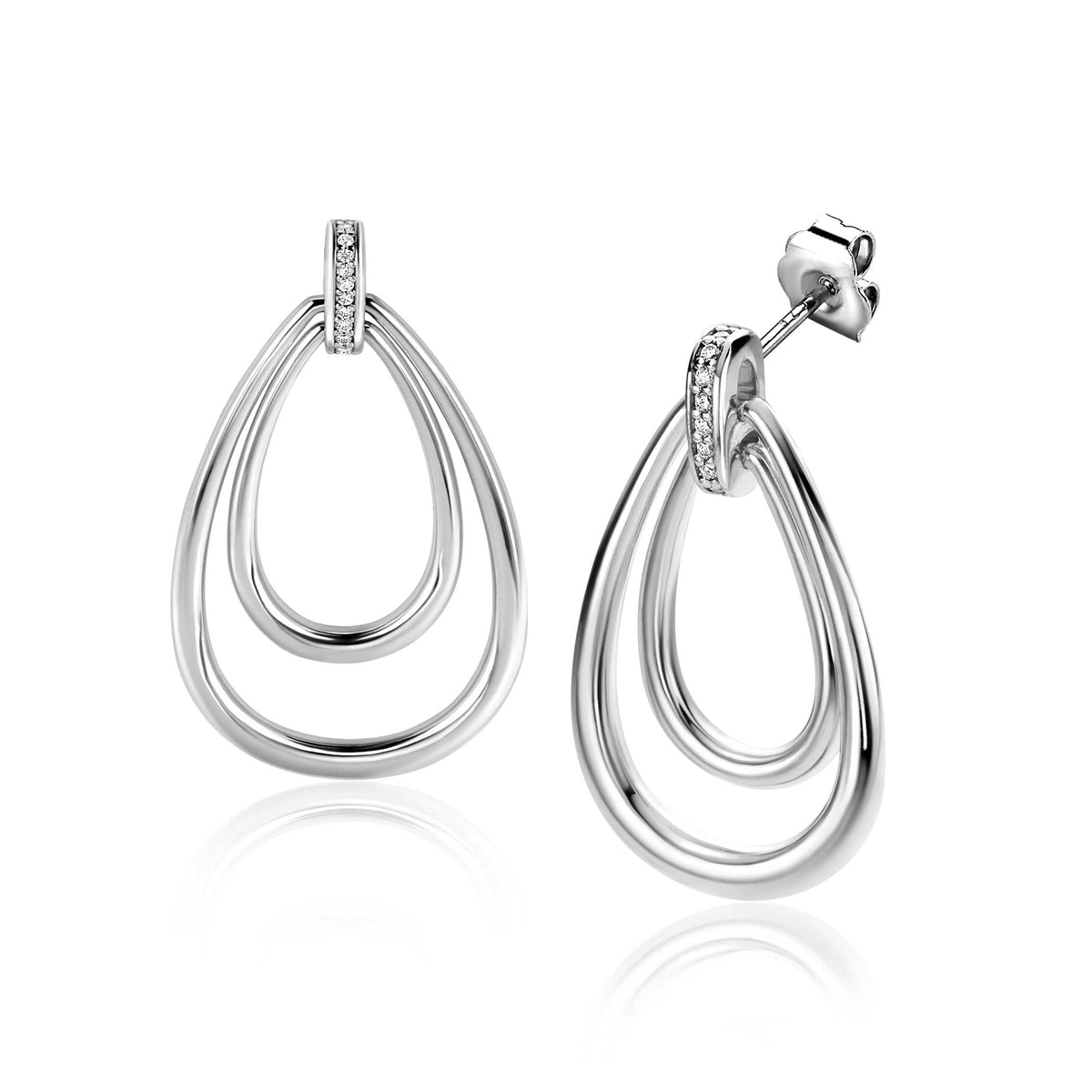 Silberne Ohrringe in Tropfenform mit zwei ineinander verschlungenen Ringen und einem kleinen Edelstein
