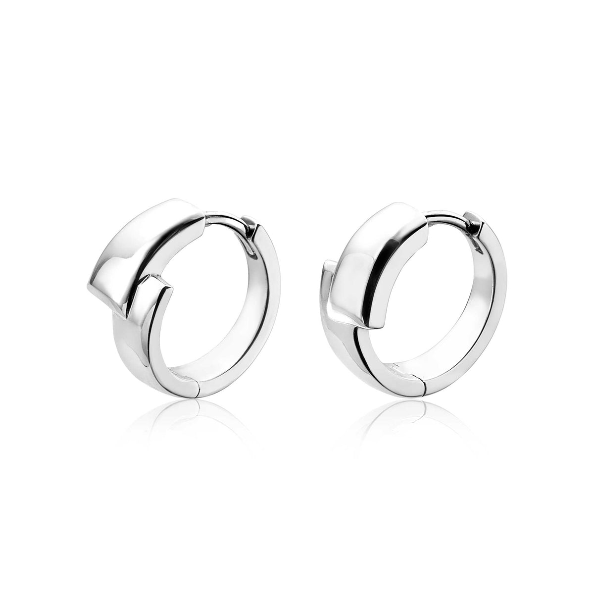 Ohrringe aus Silber mit geschwungener Form und glänzender Oberfläche