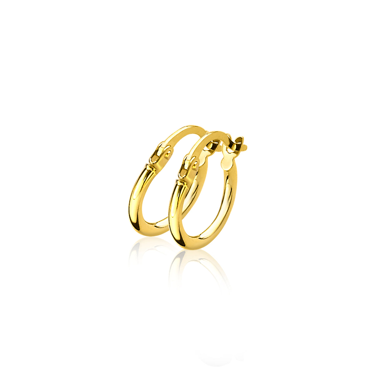 Goldene Creolen mit glänzender Oberfläche und klassischem Design