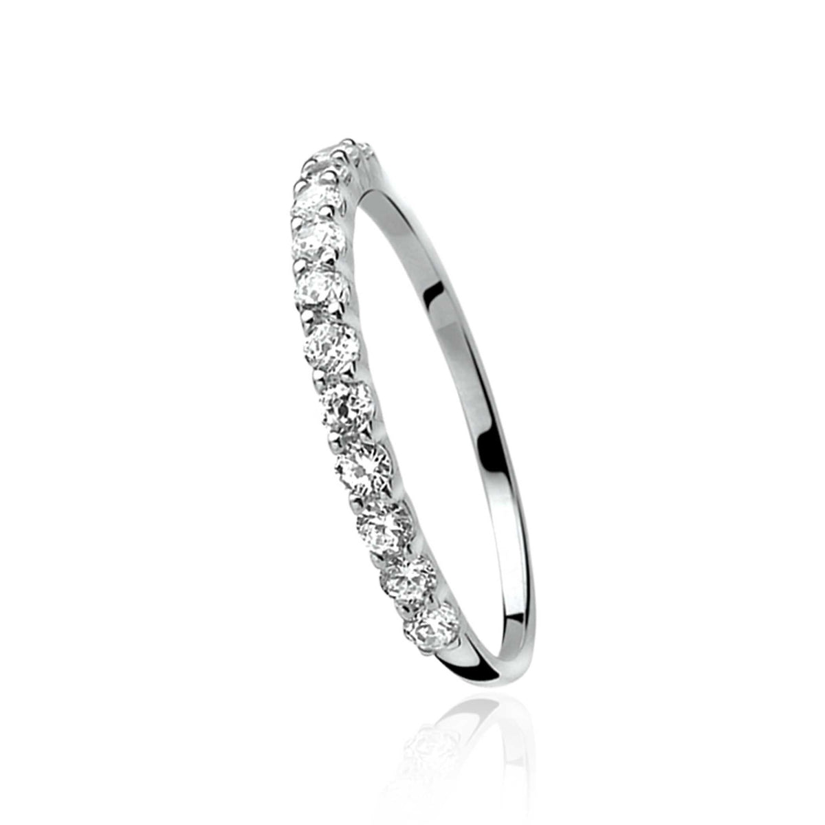 Ring aus Silber mit funkelnden Zirkonia-Steinen entlang der Fassung