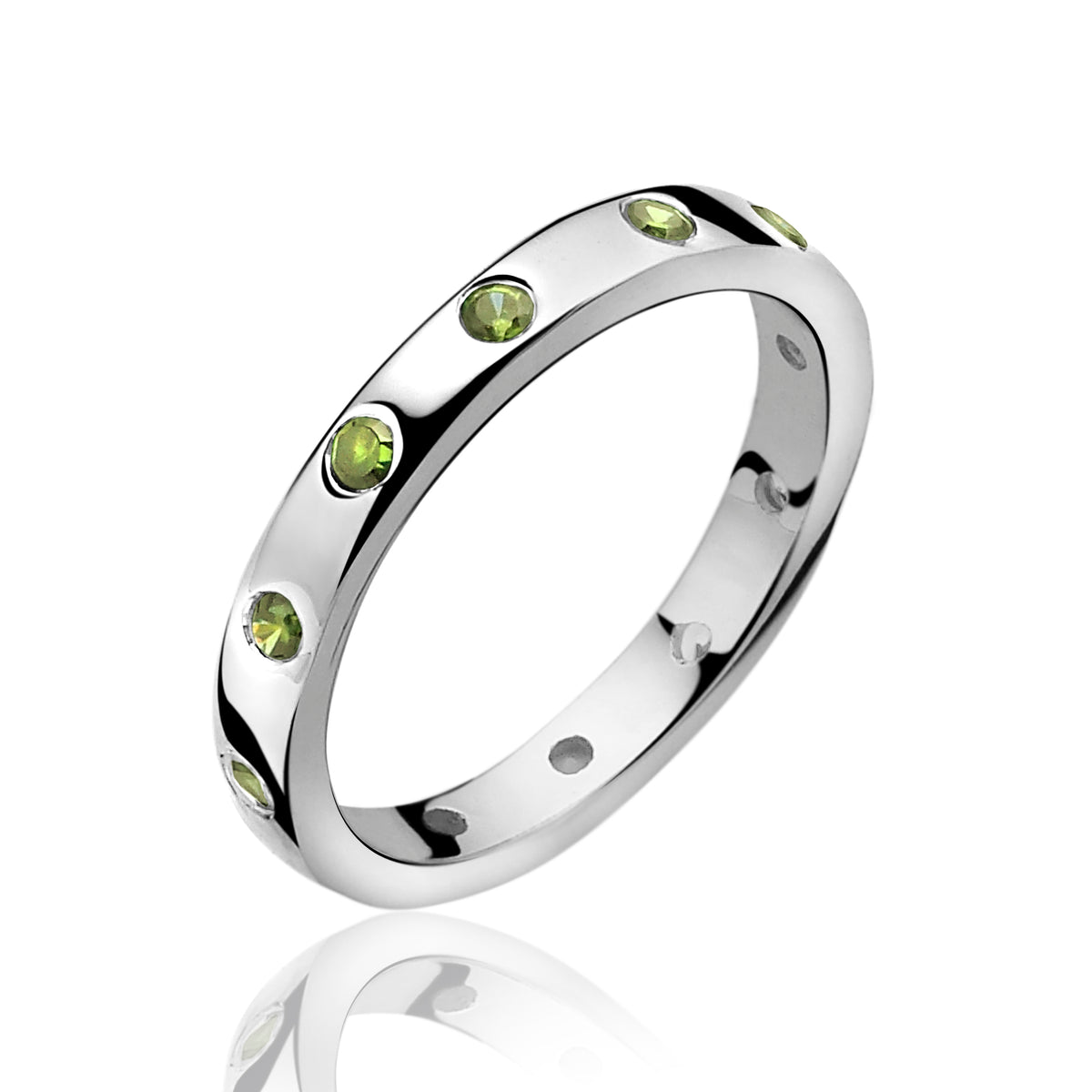 Ring aus Silber mit grünen Edelsteinen entlang der Oberfläche
