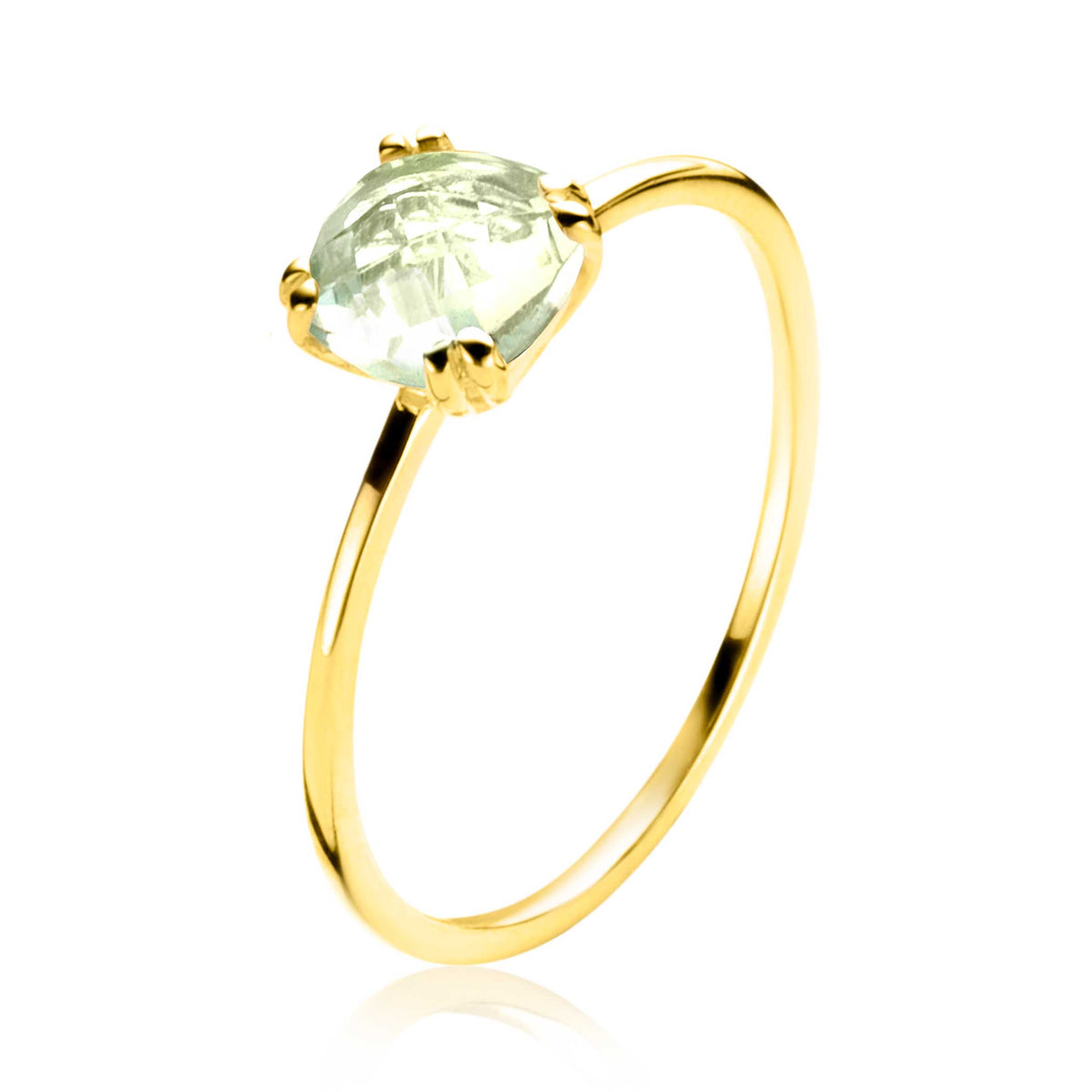 Ring aus Gold mit ovalem, grünem Edelstein in Krappenfassung