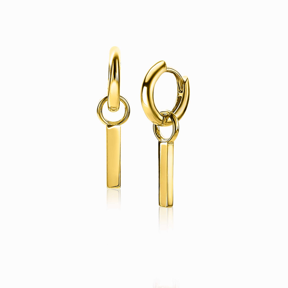 Goldplattierte Ohrringe mit länglichem Anhänger und schmalem Ringverschluss