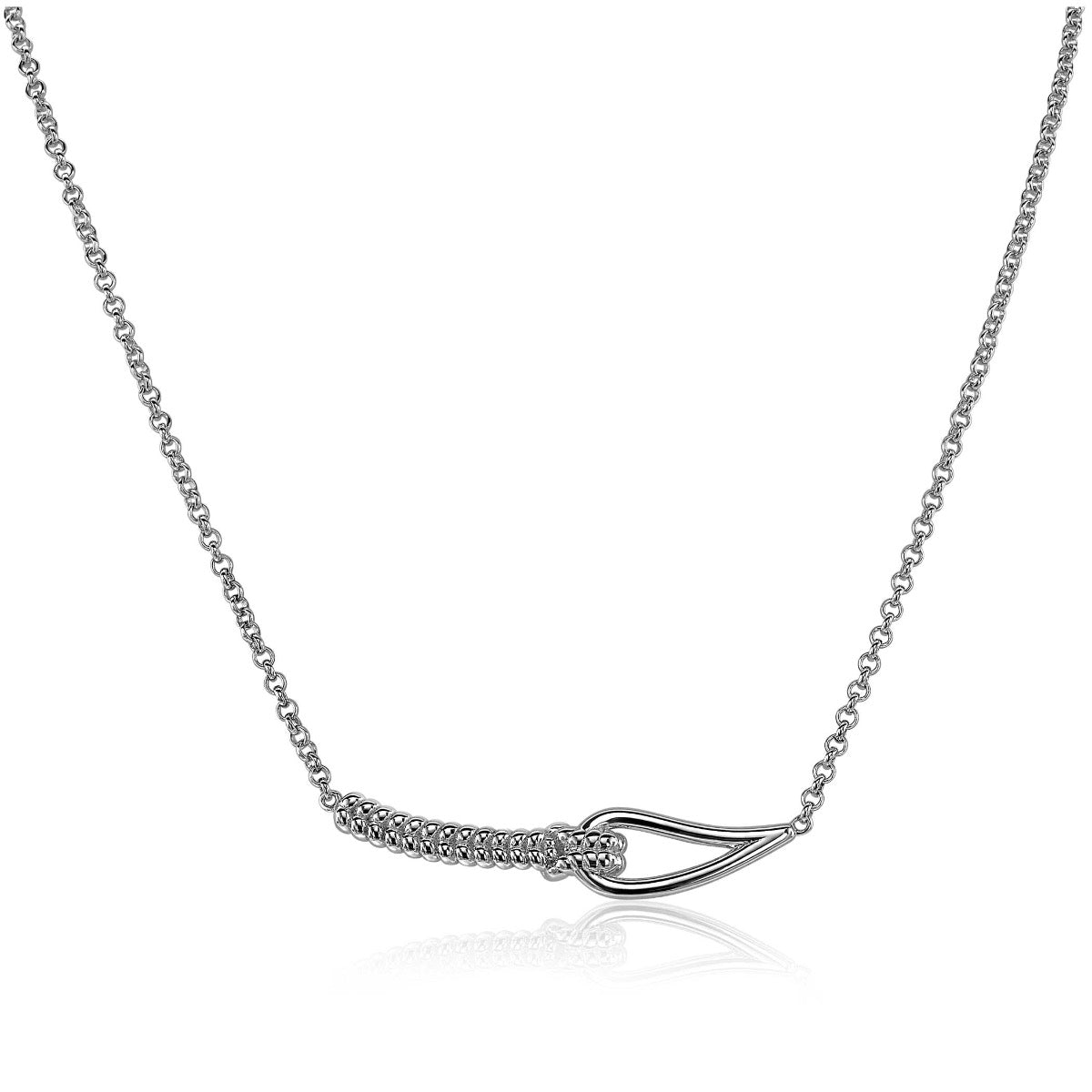 Halskette aus Silber mit einem filigranen Knoten als Anhänger