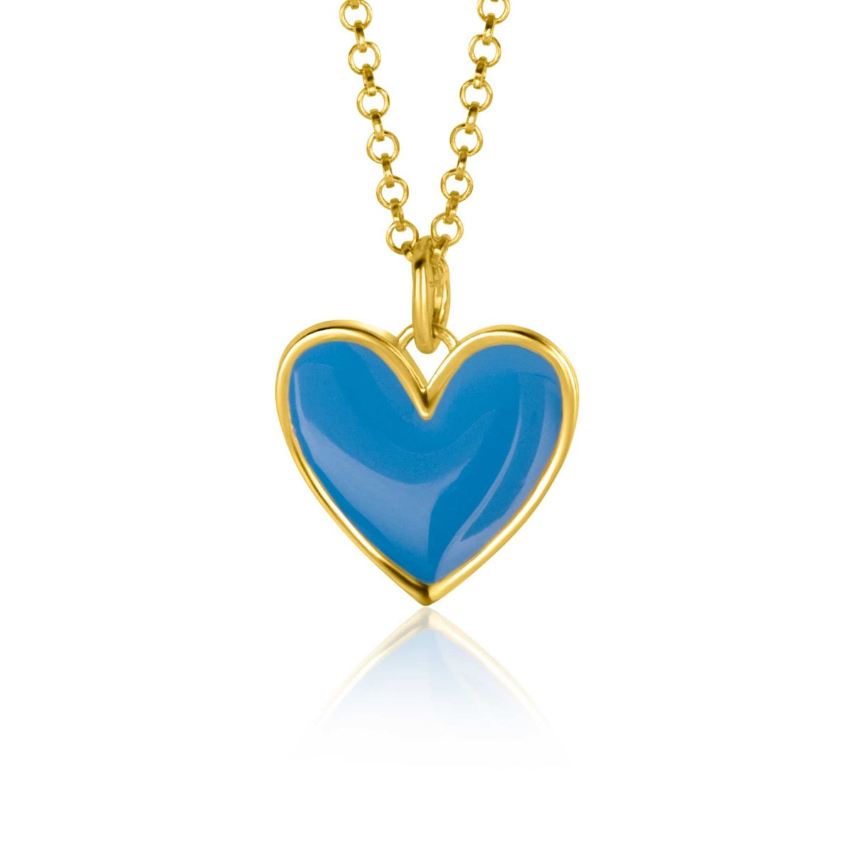 Anhänger in Herzform mit blauer Oberfläche und goldfarbener Fassung, an einer goldfarbenen Kette