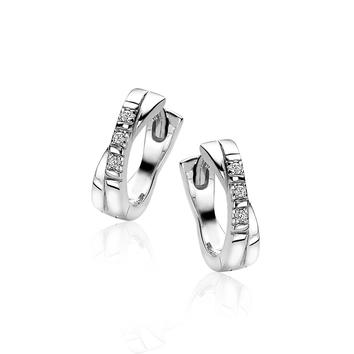 Ohrringe aus Silber mit geschwungenem Design und kleinen, funkelnden Steinen