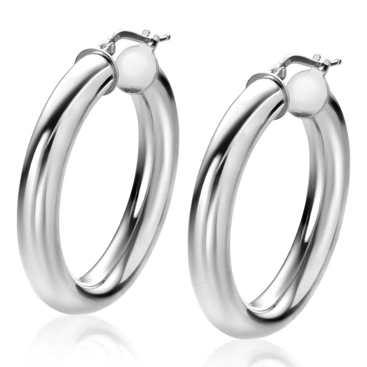 Ohrringe aus Silber mit runden, glatten Kreisen und einem schlichten Design