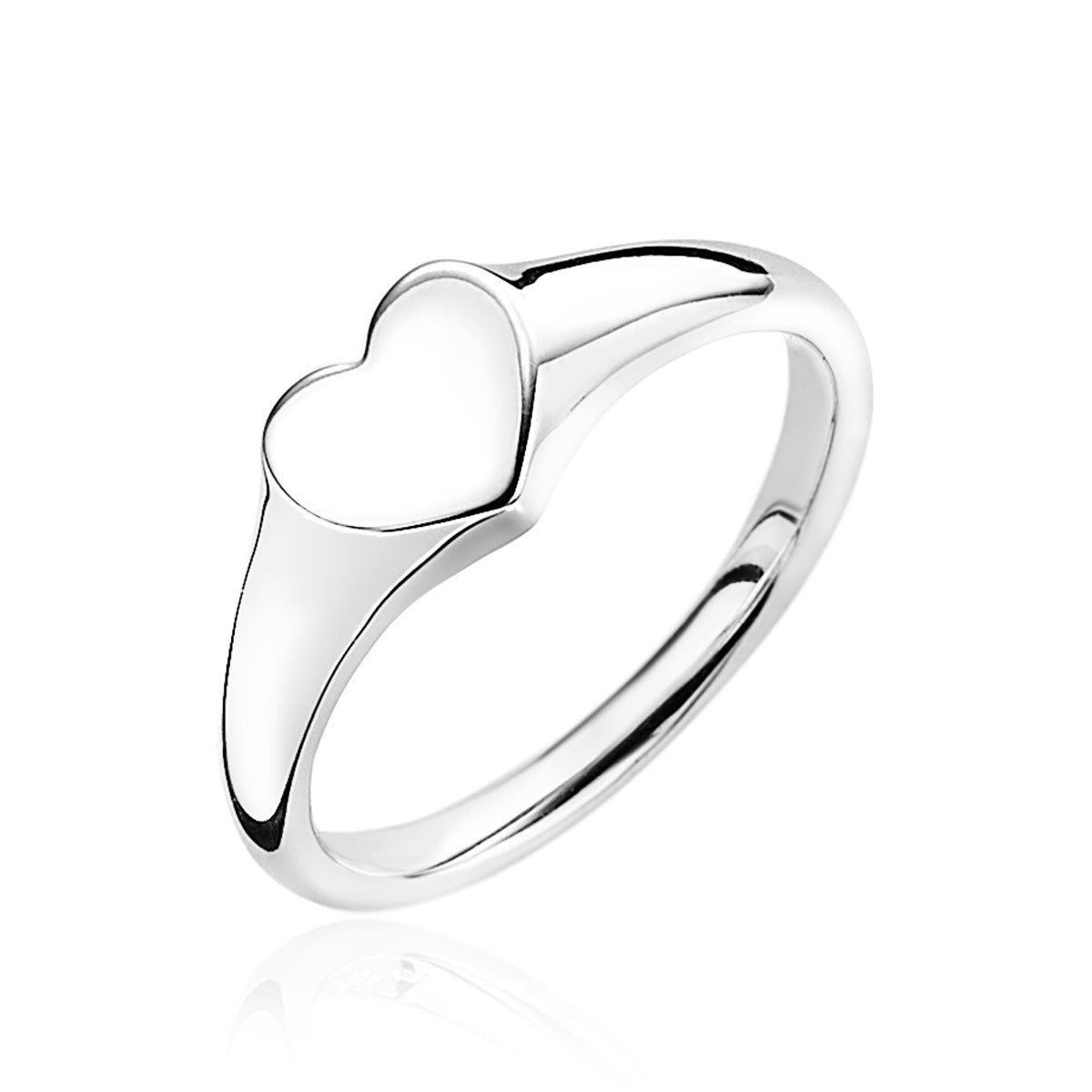 Ring aus Silber mit herzförmigem Design und glänzender Oberfläche